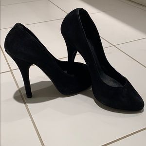 Dolce and Gabbana black suede pumps